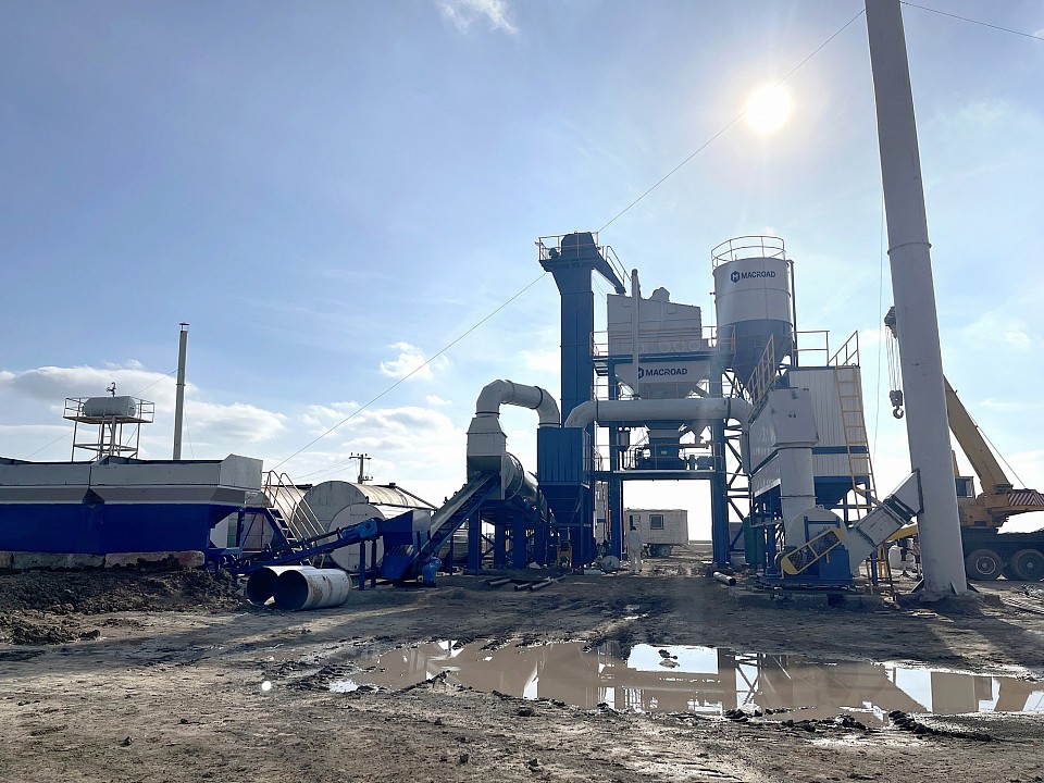 Stationary asphalt plant